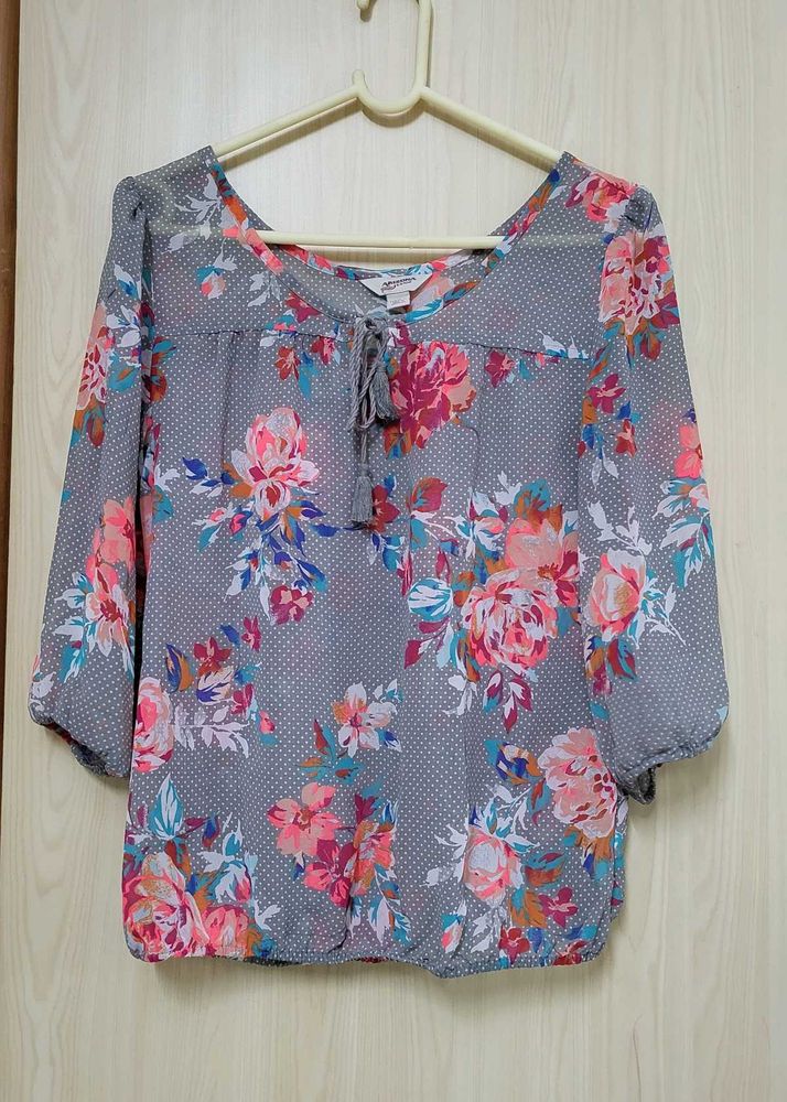 beautiful top nice fabric never used