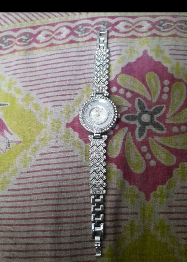 Sparkling Rhinestone Bracelet Watch