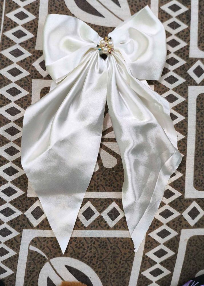 Elegant White Bow Hair Clip