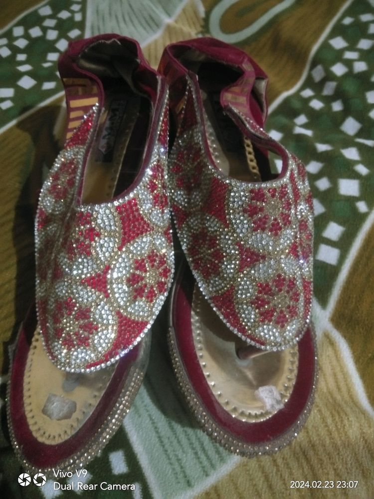 Red &amp; Silver Embellished Juttis