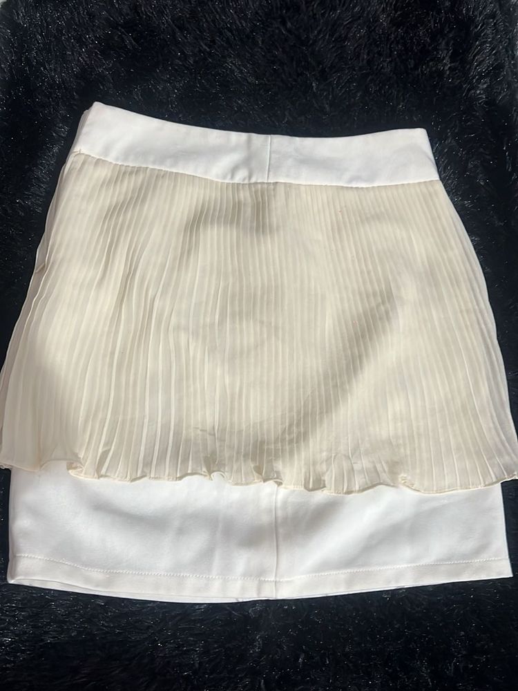 Cream Pleated Mini Skirt  Waist 28 Size s