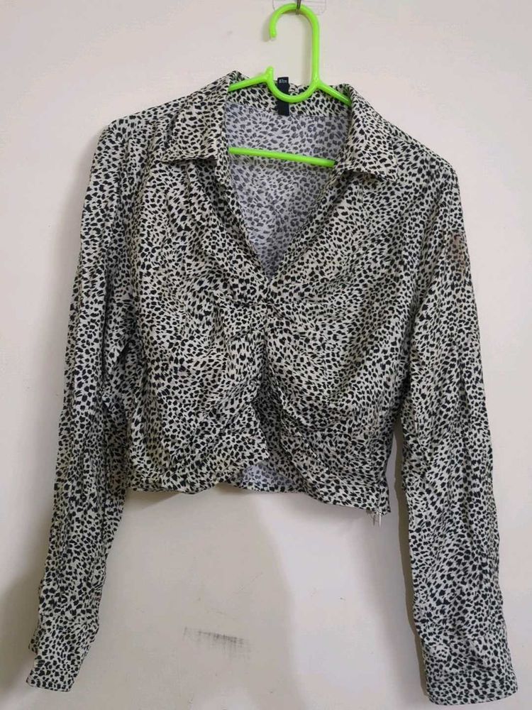 Chic Leopard Print Ruched Crop Top