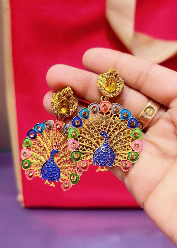 stylish and light weight earrings.🤍🤍jaldi jald