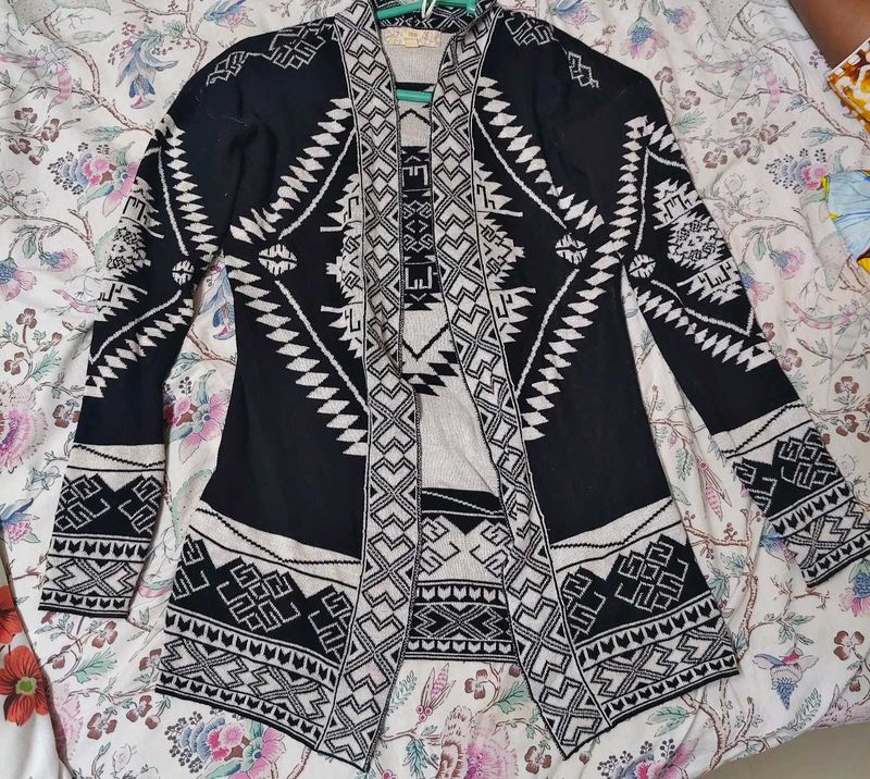 Black &amp; White Geometric Pattern Cardigan