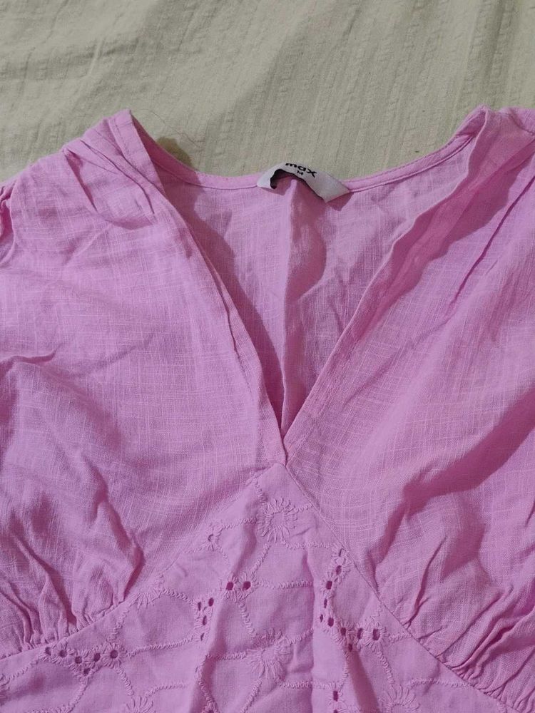 pink top