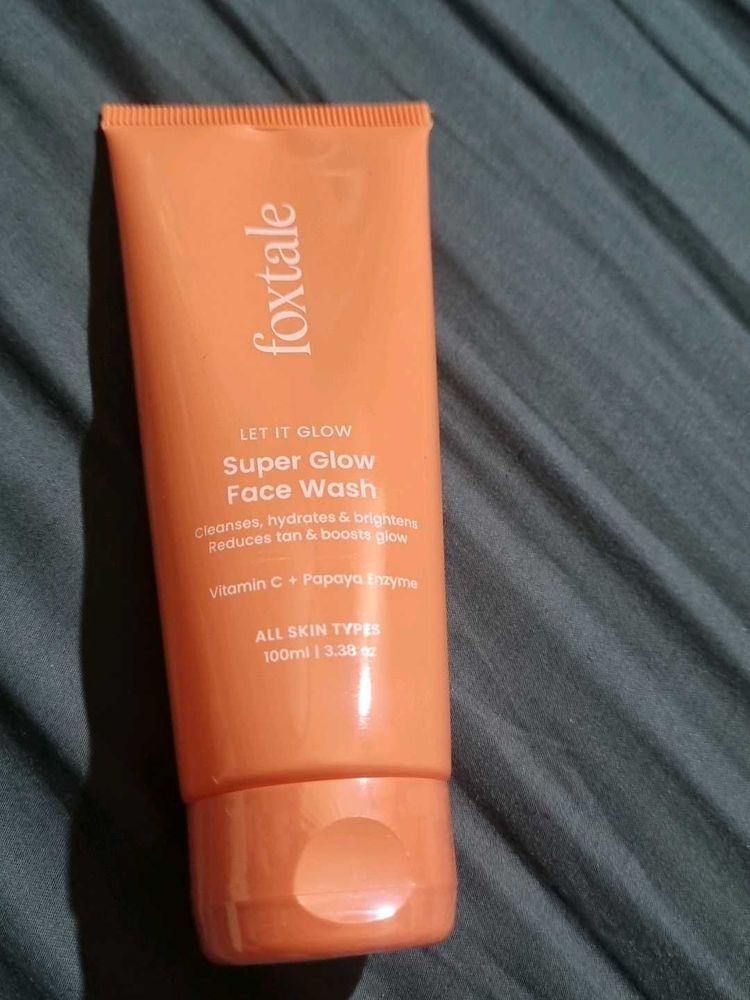 Foxtale Super Glow Face Wash