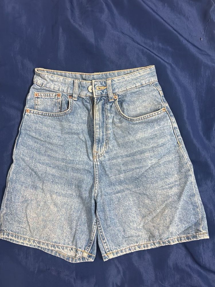 10/0 condition H&amp;M Bermuda shorts.