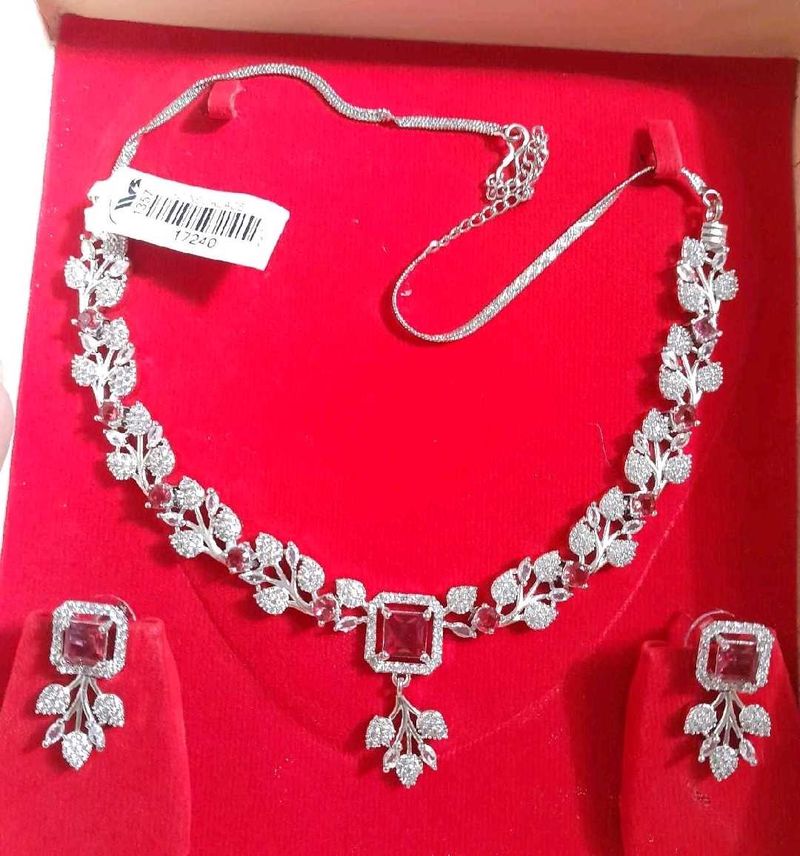 Exquisite Red Stone &amp; Diamond Necklace Set
