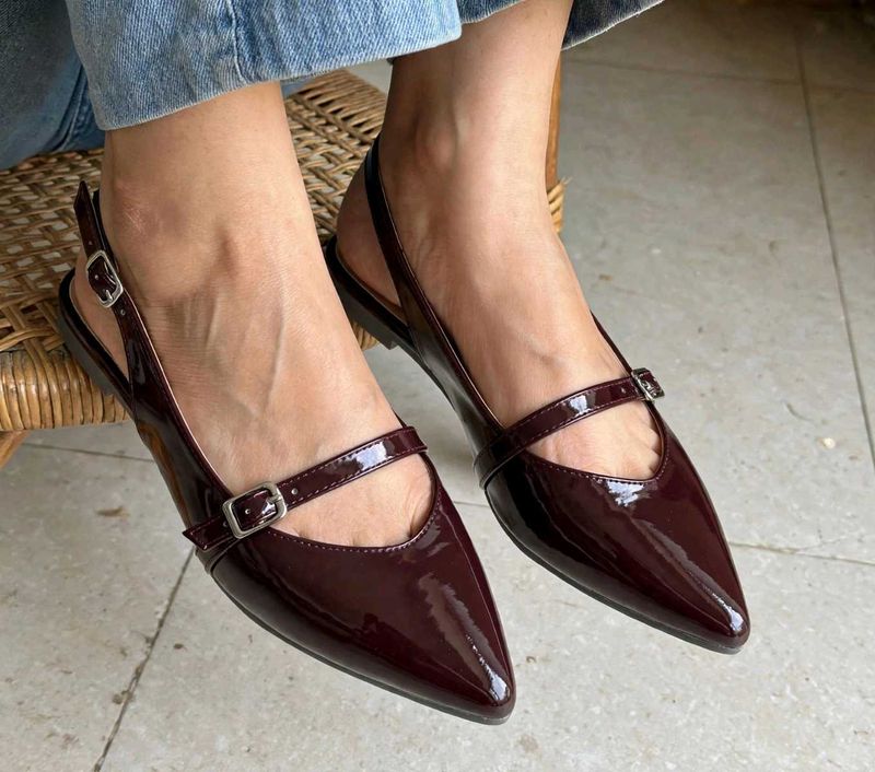 Chic Pointed Toe Slingback Flats