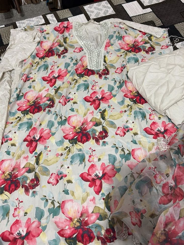 Beautiful Floral Print Kurta Set