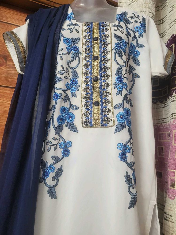 Pretty Embroidery Work Kurti With Dupatta