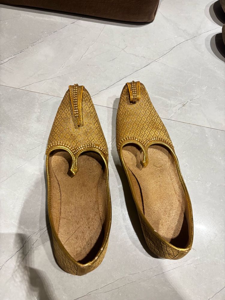 Golden Embellished Ethnic Juttis for MEN