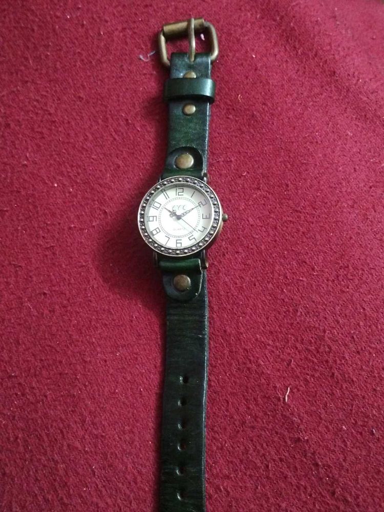 Elegant Green Leather Strap Watch