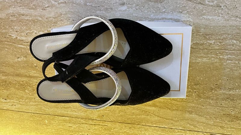 Elegant Black Velvet Slingback Heels