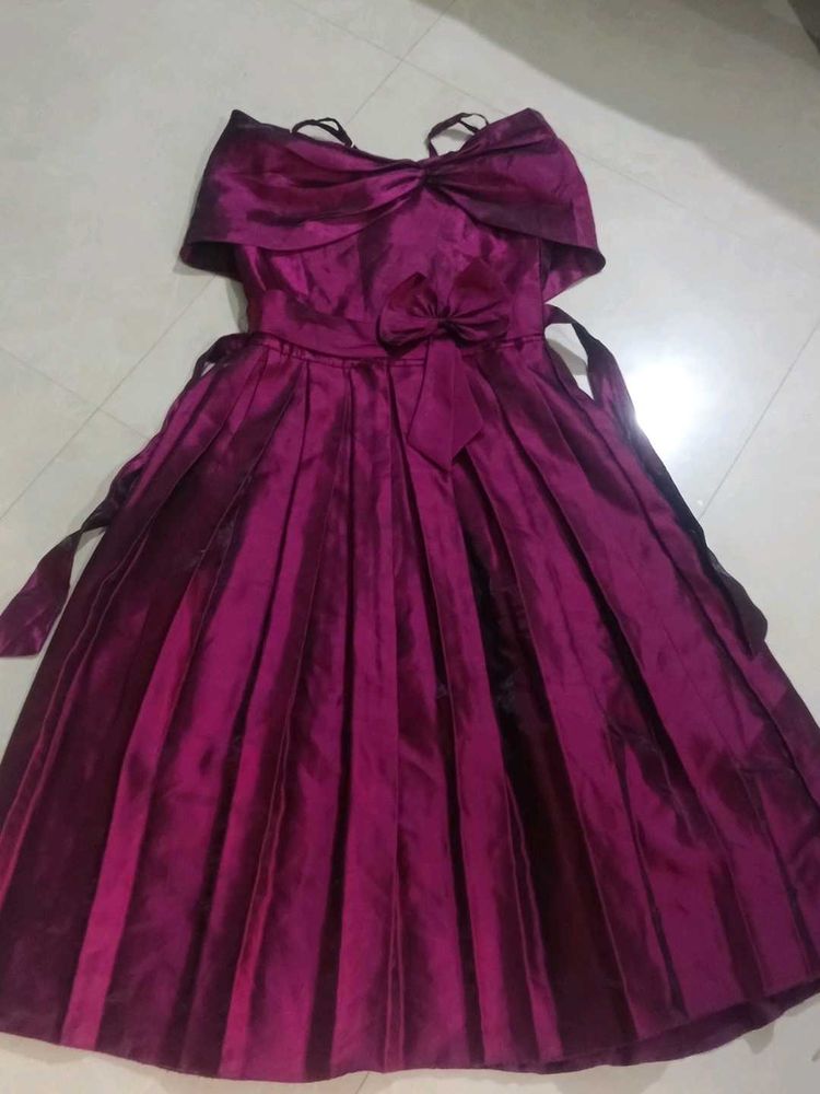 Elegant Off-Shoulder Pleated Party Dress