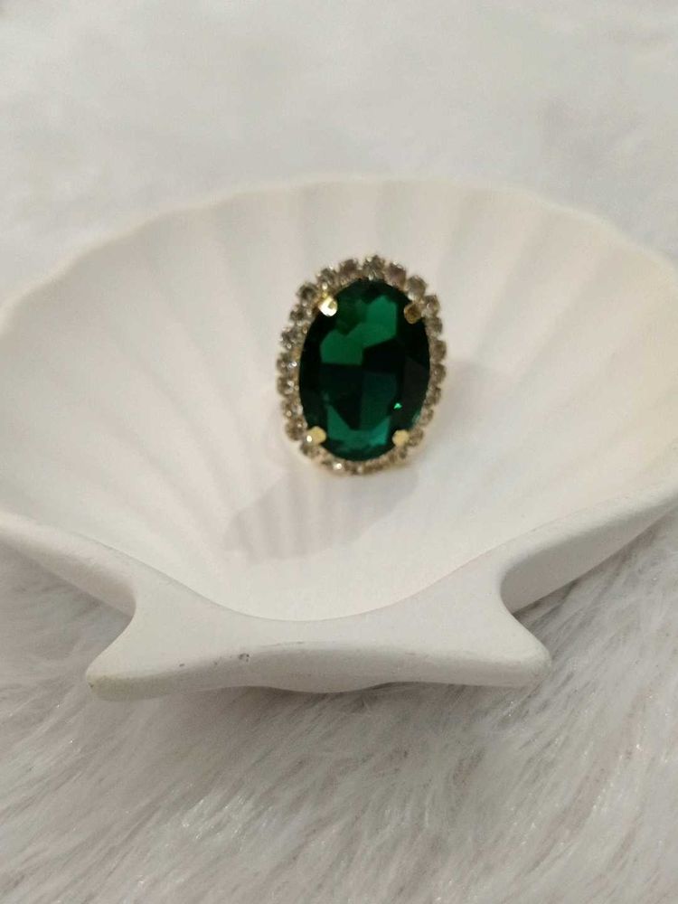Elegant Emerald Ring