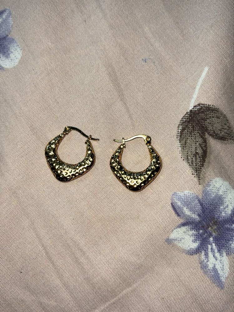 Chic Gold Textured Hoop Earrings