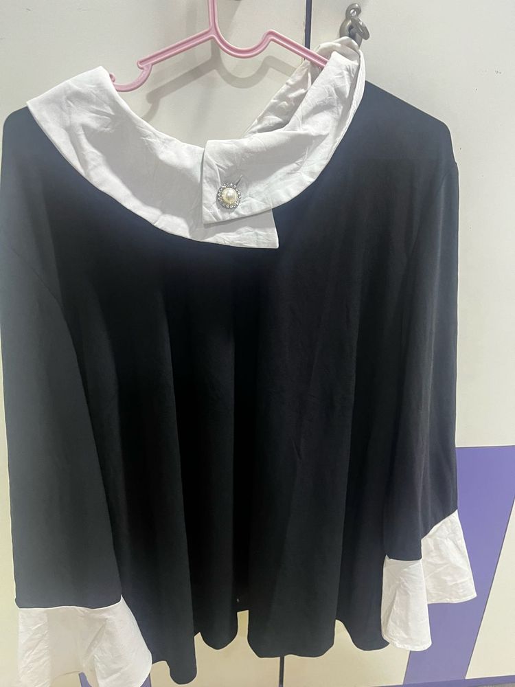 Chic Black &amp; White Collar Top