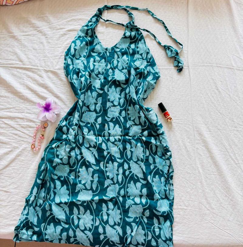 Green backless halter neck kurta