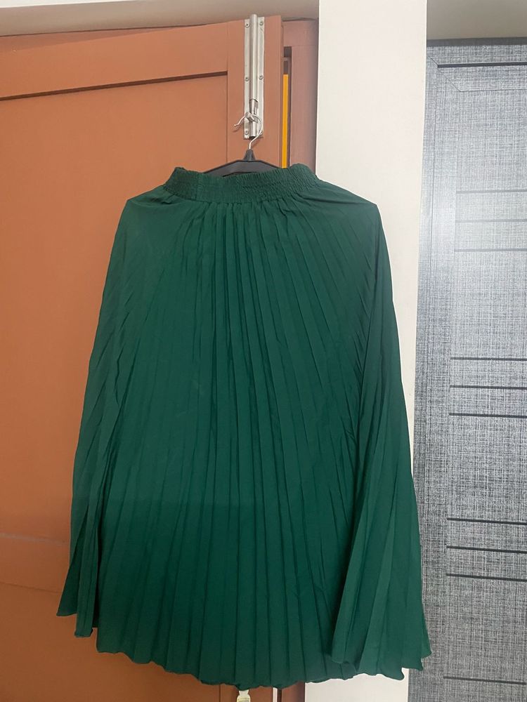 Elegant Pleated Midi Skirt