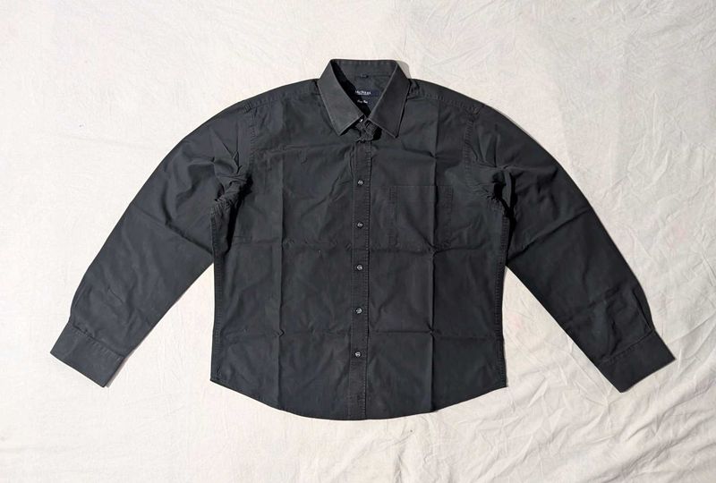 Boxy fit Black Long Sleeve Button-Up Shirt