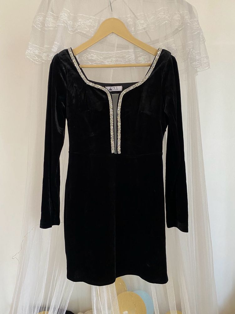 Elegant Black Velvet Party Dress