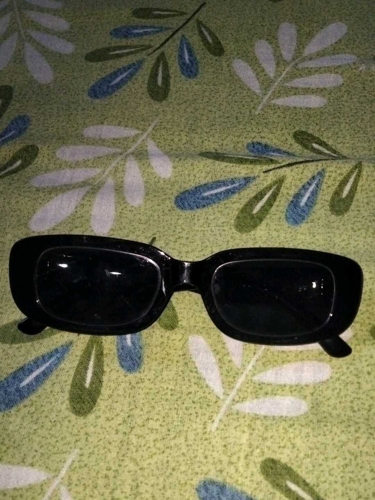 Stylish Black Rectangular Sunglasses
