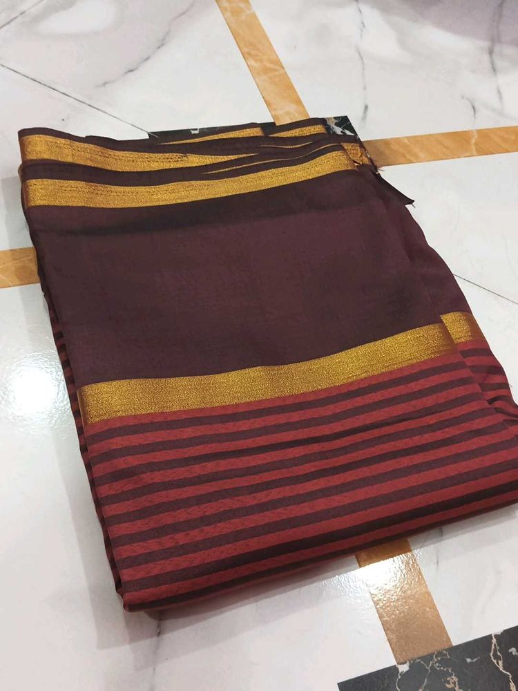 Elegant Maroon Saree with Golden Border