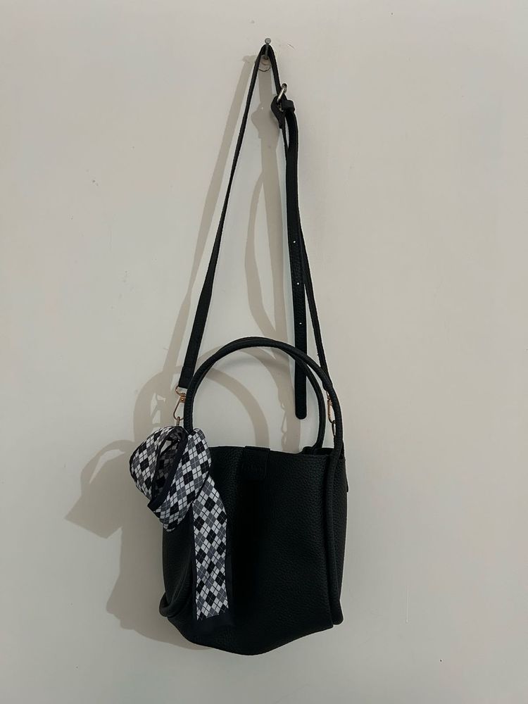 SAVANA Chic Black Textured Bucket Bag