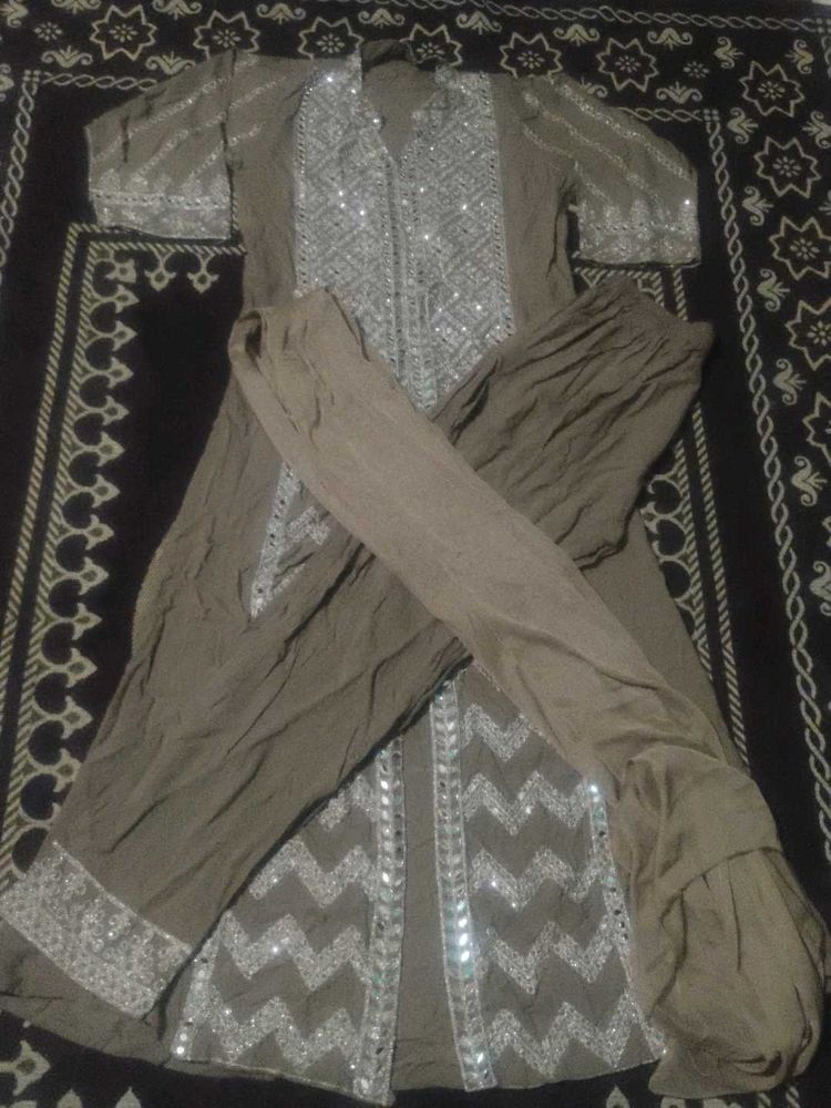 Embellished Kurta Set with Pants