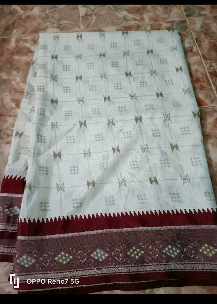 Elegant Saree with Traditional Motifs