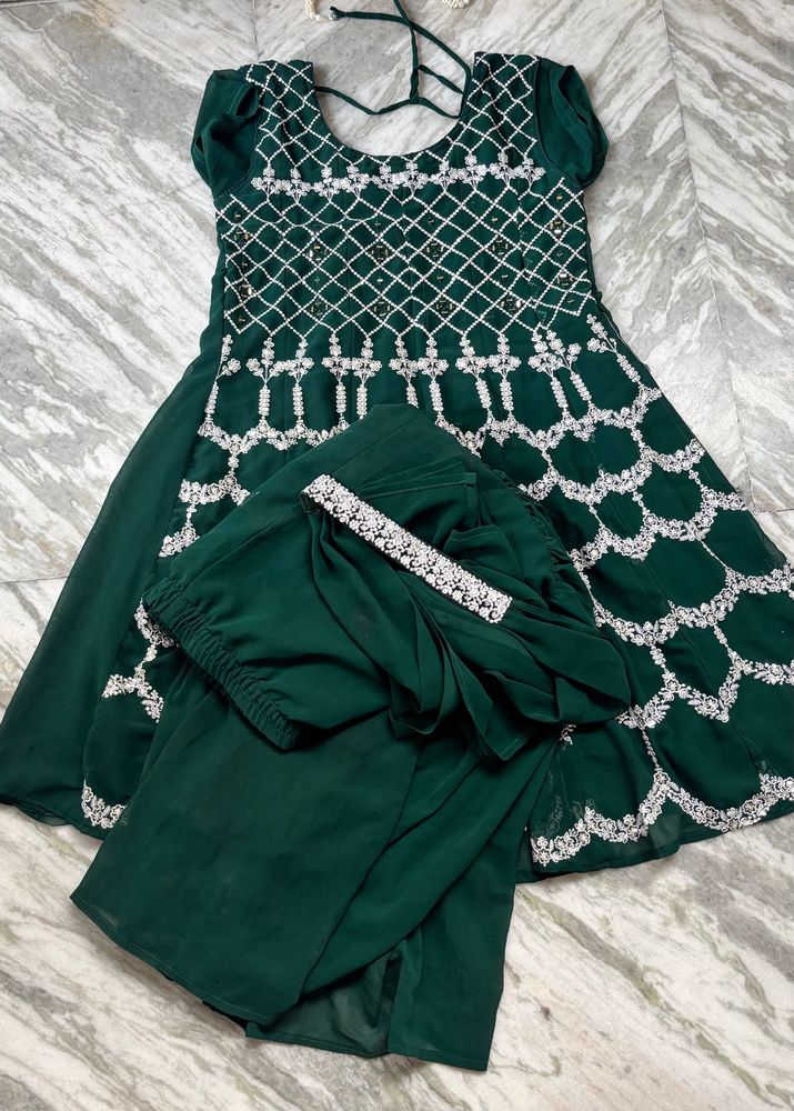 Elegant Green Embroidered Kurta Set