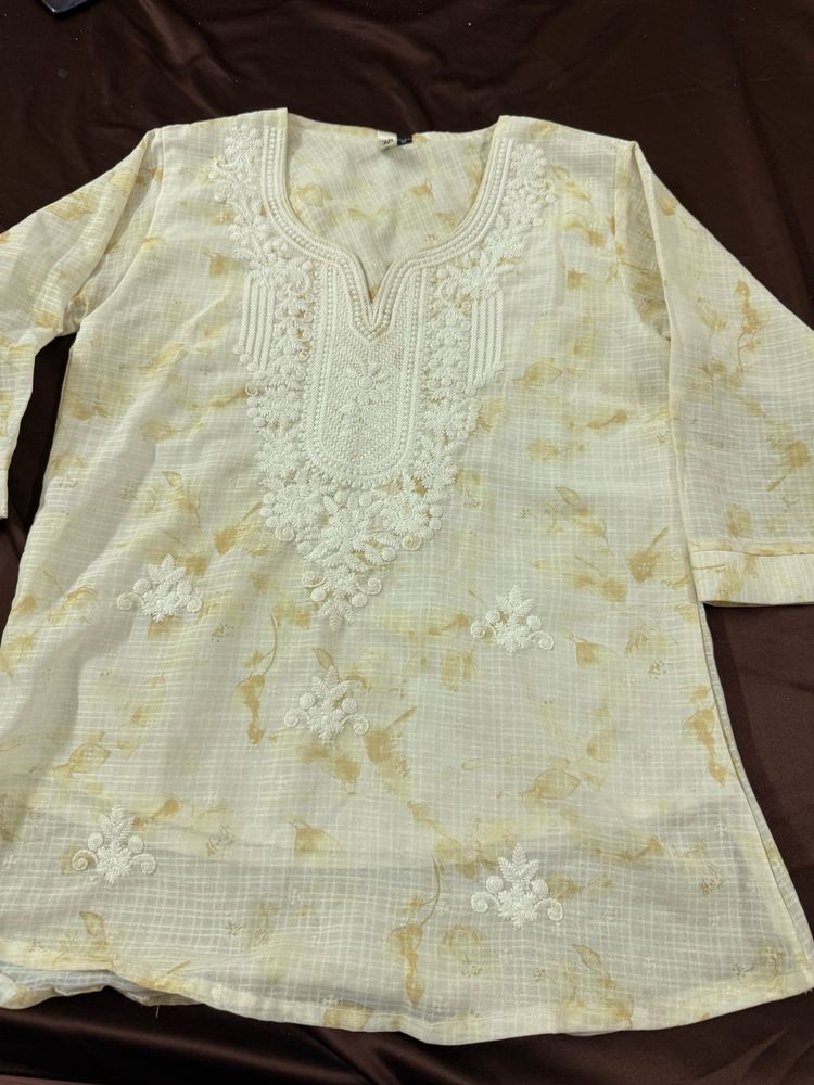 Embroidered Chikankari Kurta