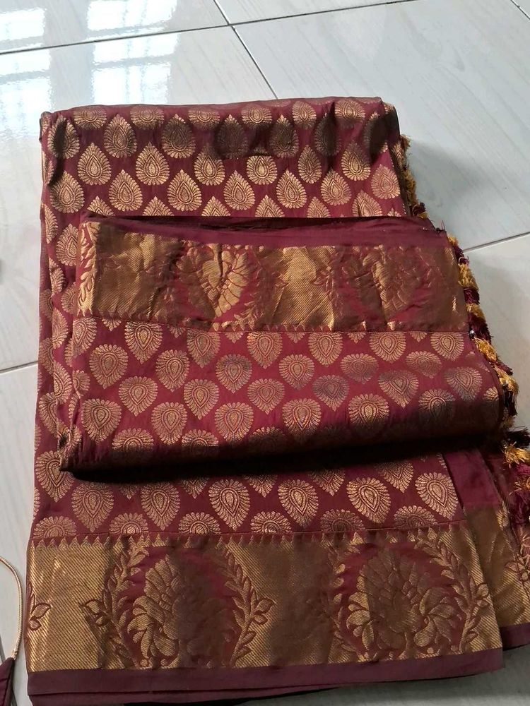 Elegant Maroon &amp; Gold kanchipuram Saree &amp; blouse