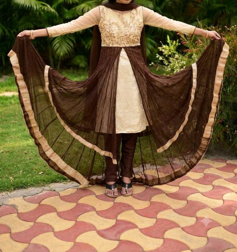 Elegance in Contrast: Two-Tone Layered Anarkali Su