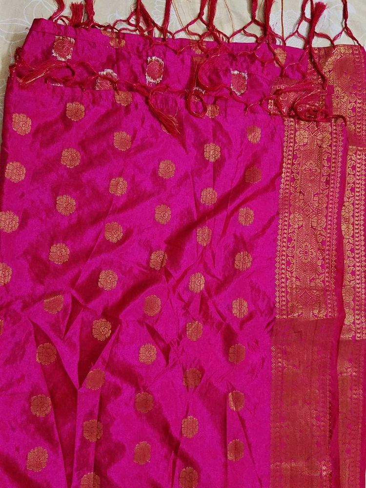 Beautiful dark Pink Banarasi Silk dupatta