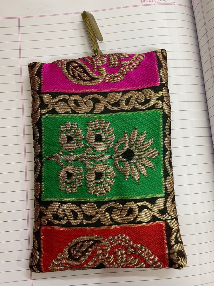 Mobile Carrying Purse With Sling