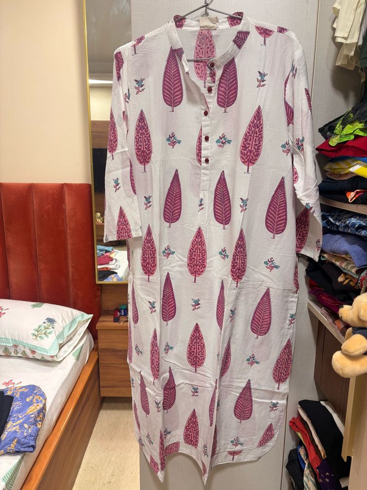 White pinklay block Kurta with Pink Leaf Print