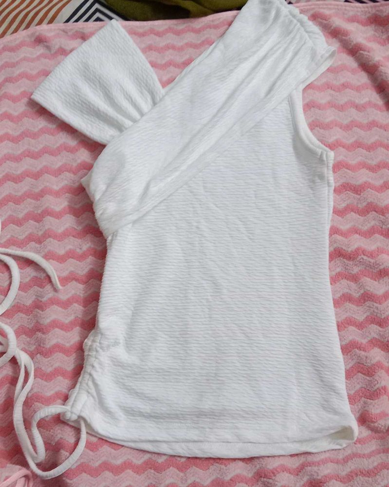 XS size Chic White Textured Top