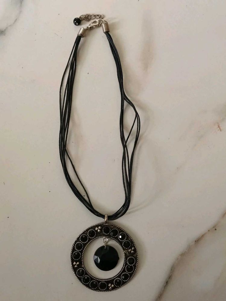 Elegant Black Pendant Necklace