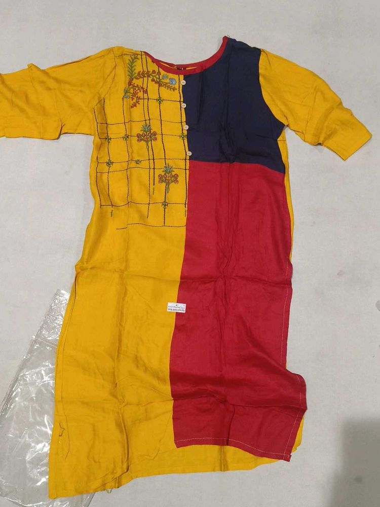 Color Block Embroidered Kurta