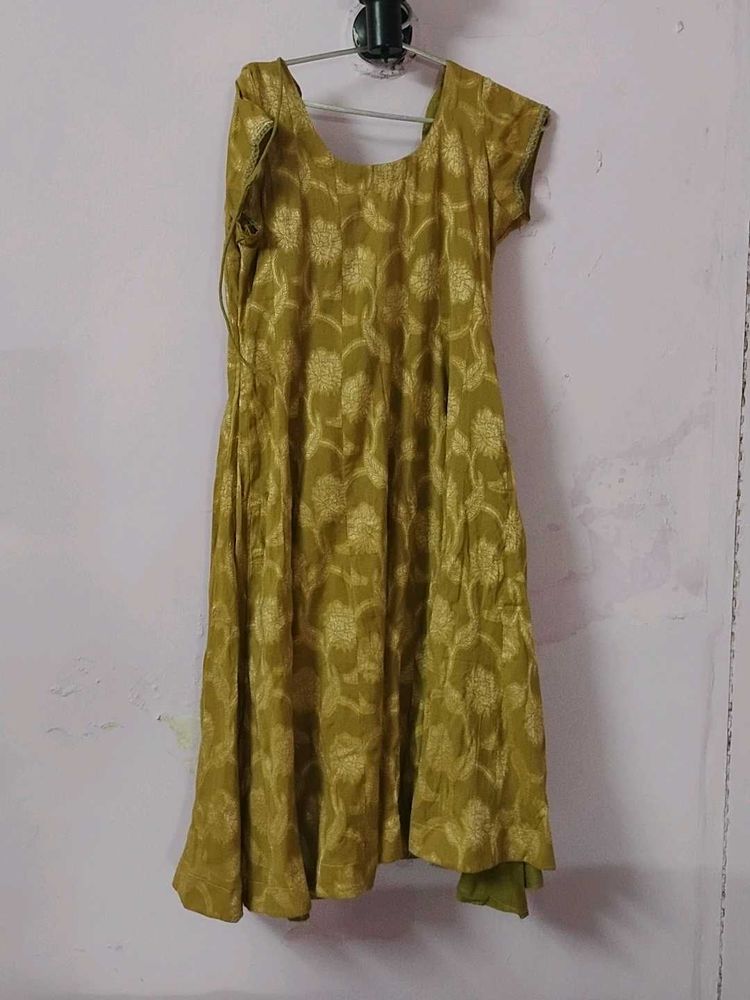 Elegant Olive Green Kurta with Floral Print