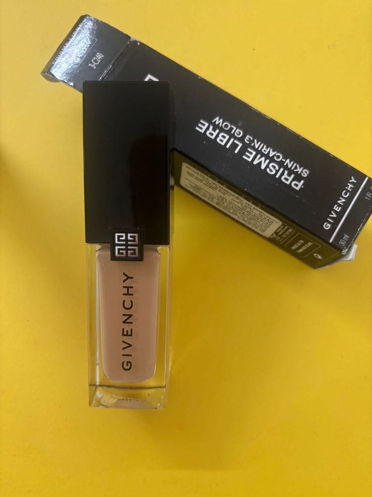 Givenchy Foundation