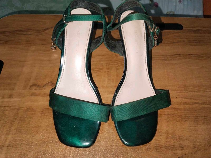 Elegant Emerald Green Heels
