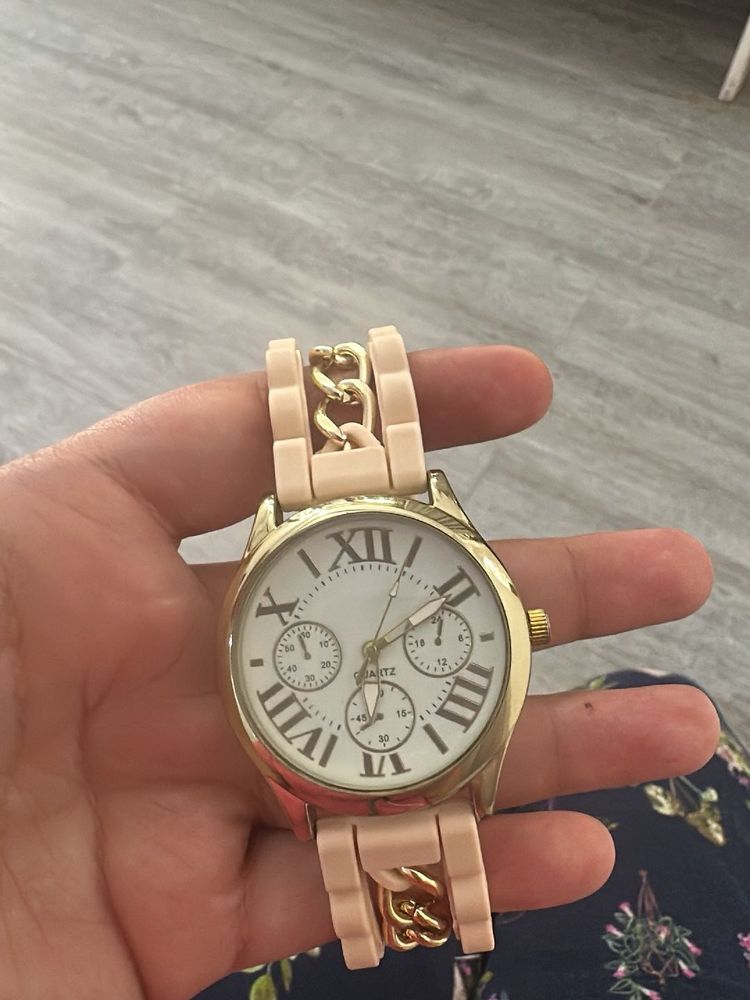 Stylish Women's Gold Tone Watch