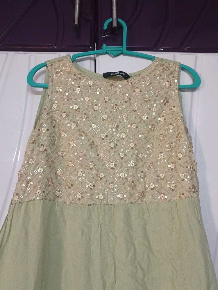 Embellished festive kurtha