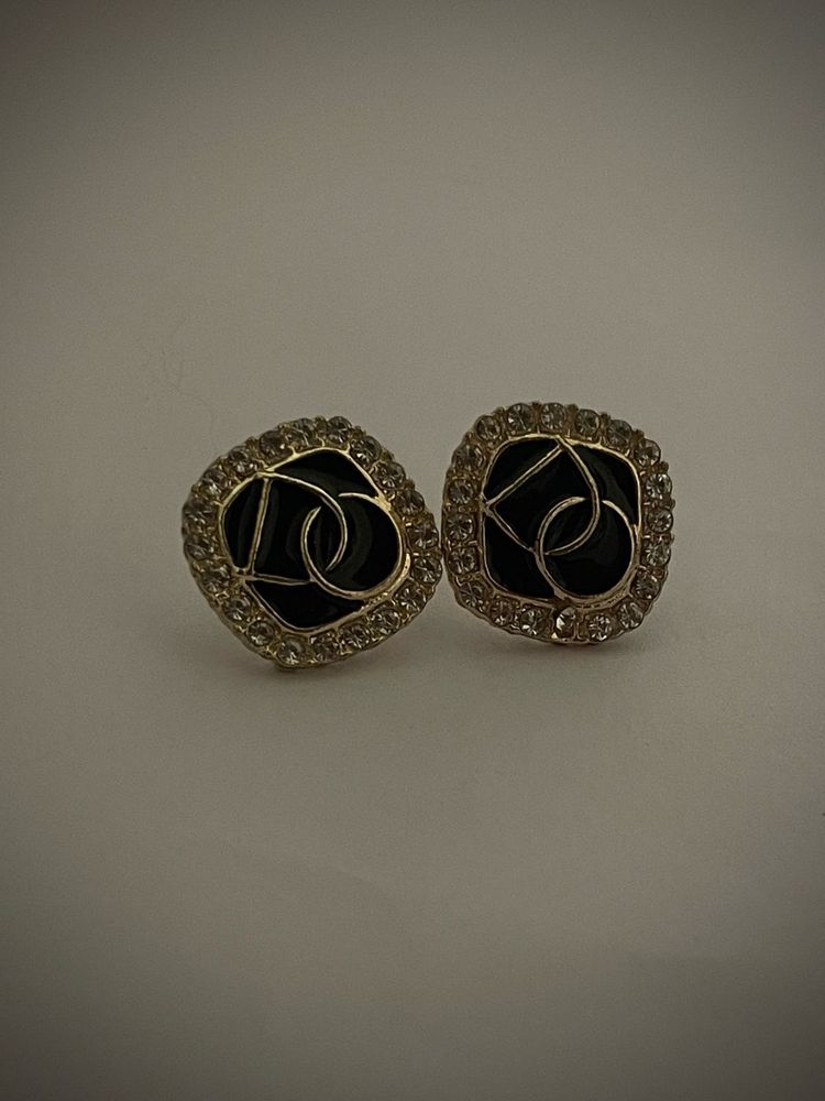 Elegant DO Black Rose Stud Earring
