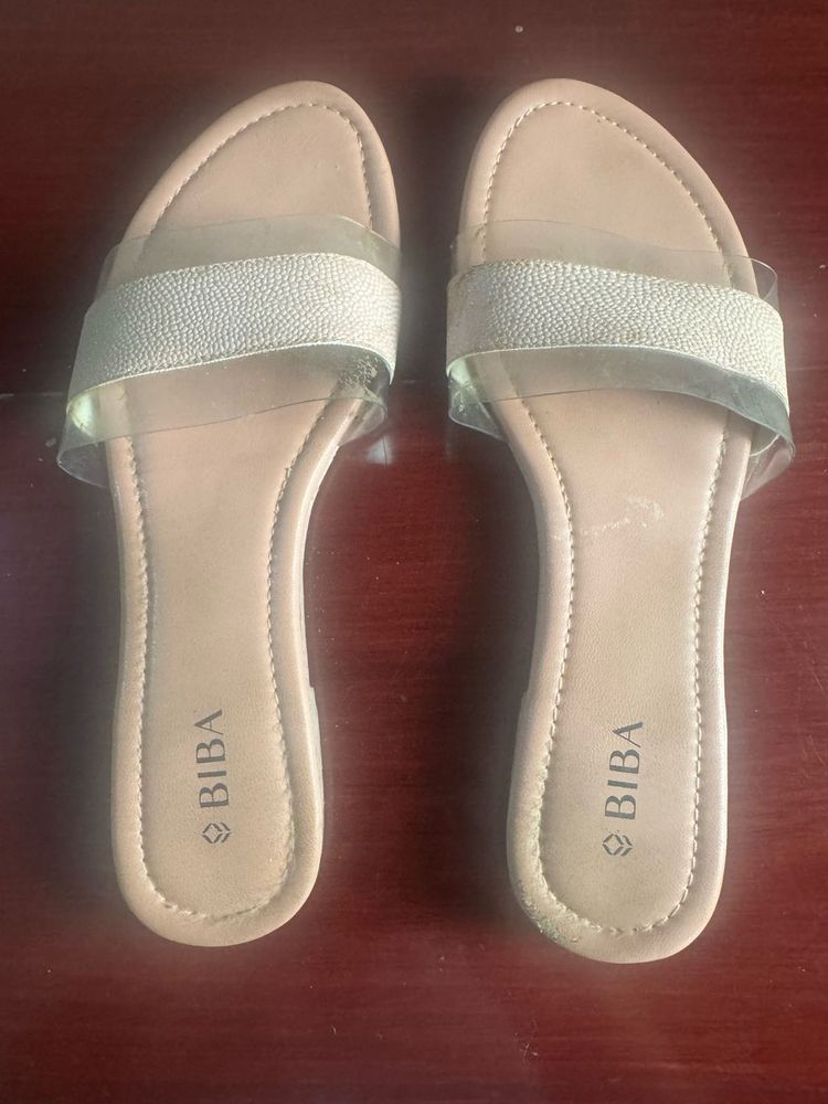 US size 8 baby pink flip flops