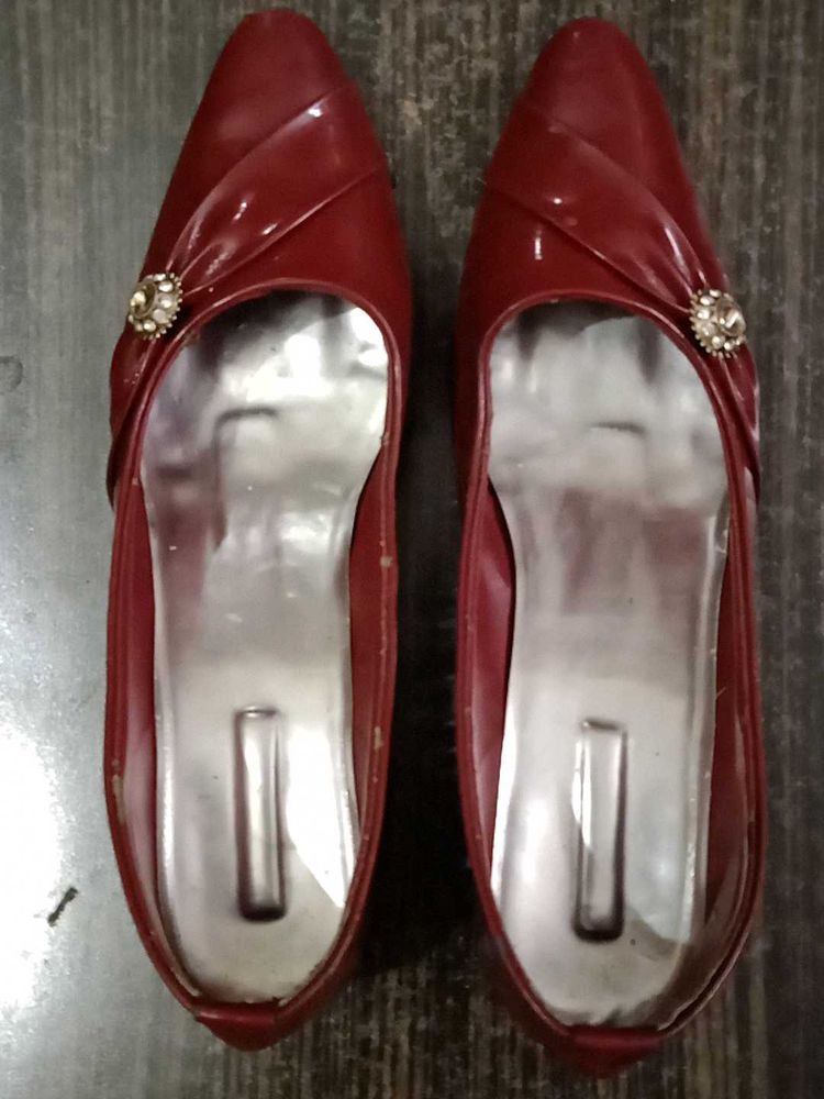 Red Faux Leather Bellies in Good Condition