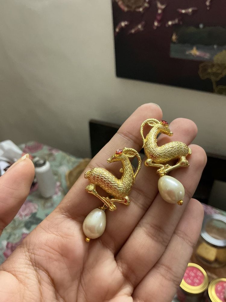 Charming Deer &amp; Pearl Dangle Earrings